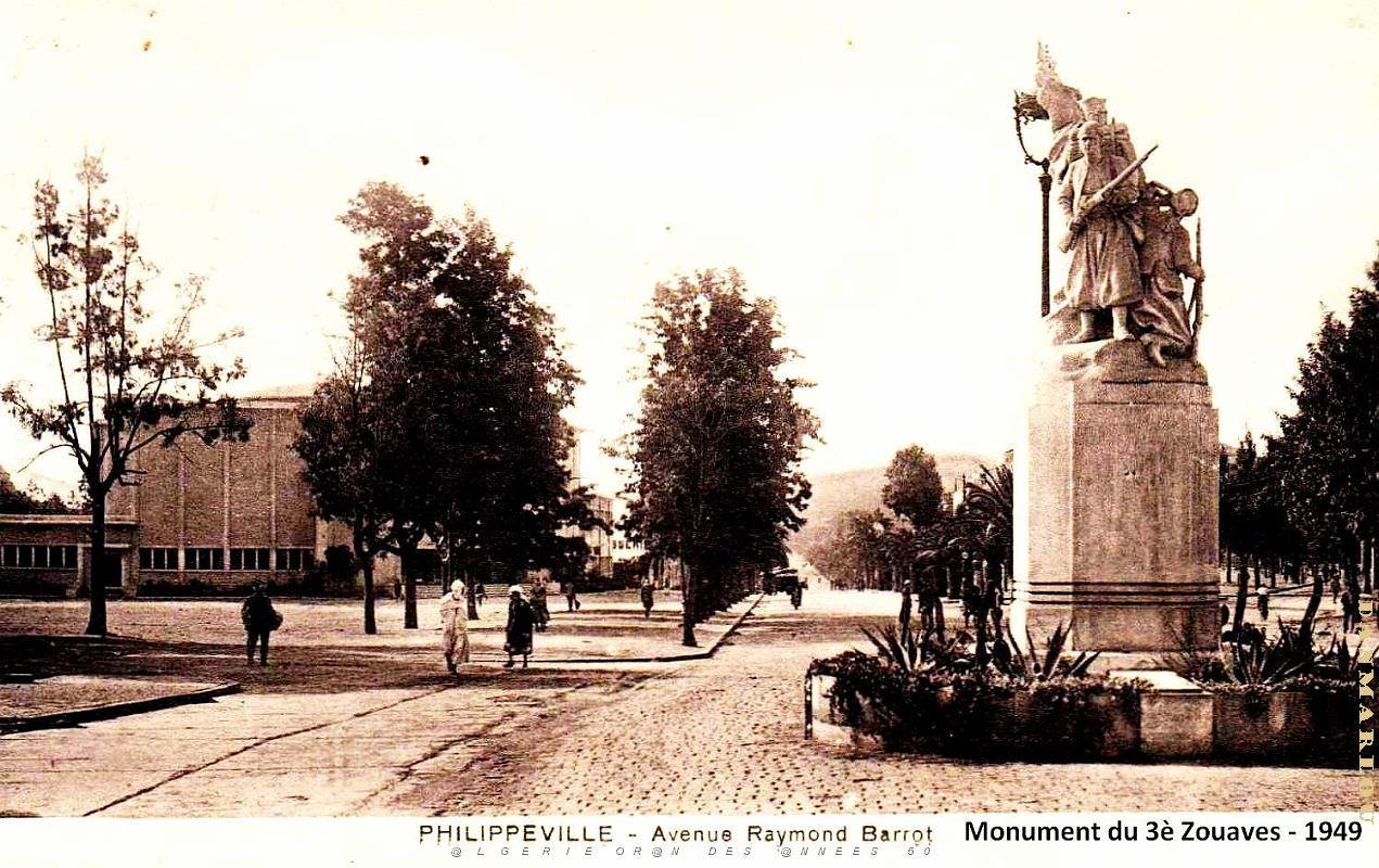 Philippeville - Avenue Raymond Barrot - Monument 3e Zouaves - 1949.jpg